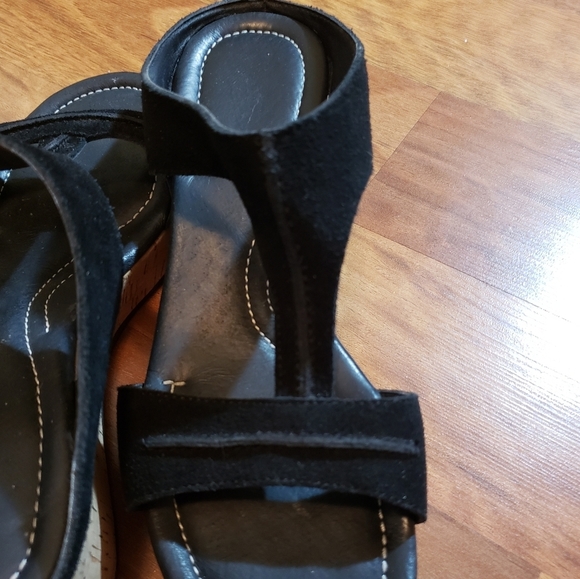 Donald pliner black wedge sandals suede size 8 euc - Picture 8 of 8